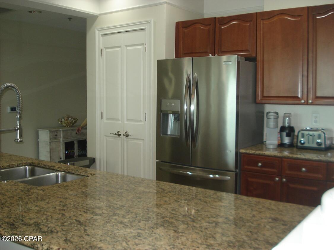 Listing photo id 14 for 3001 10th Street 203