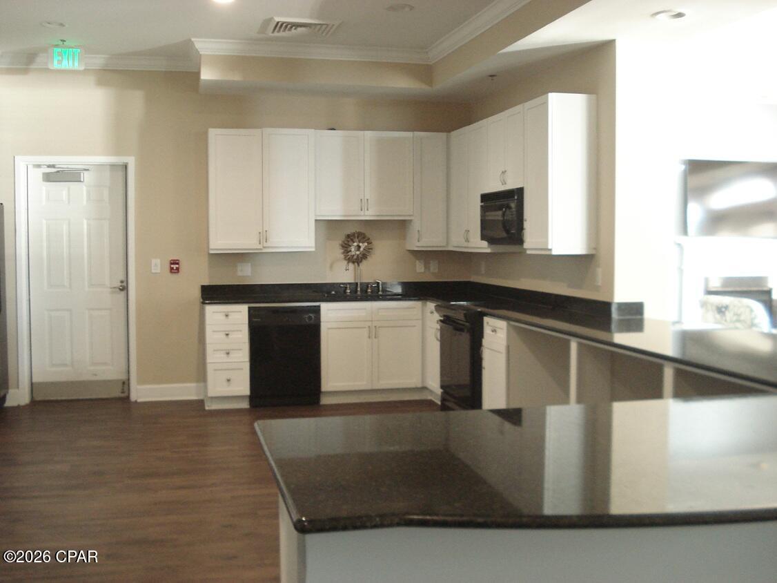 Listing photo id 33 for 3001 10th Street 203