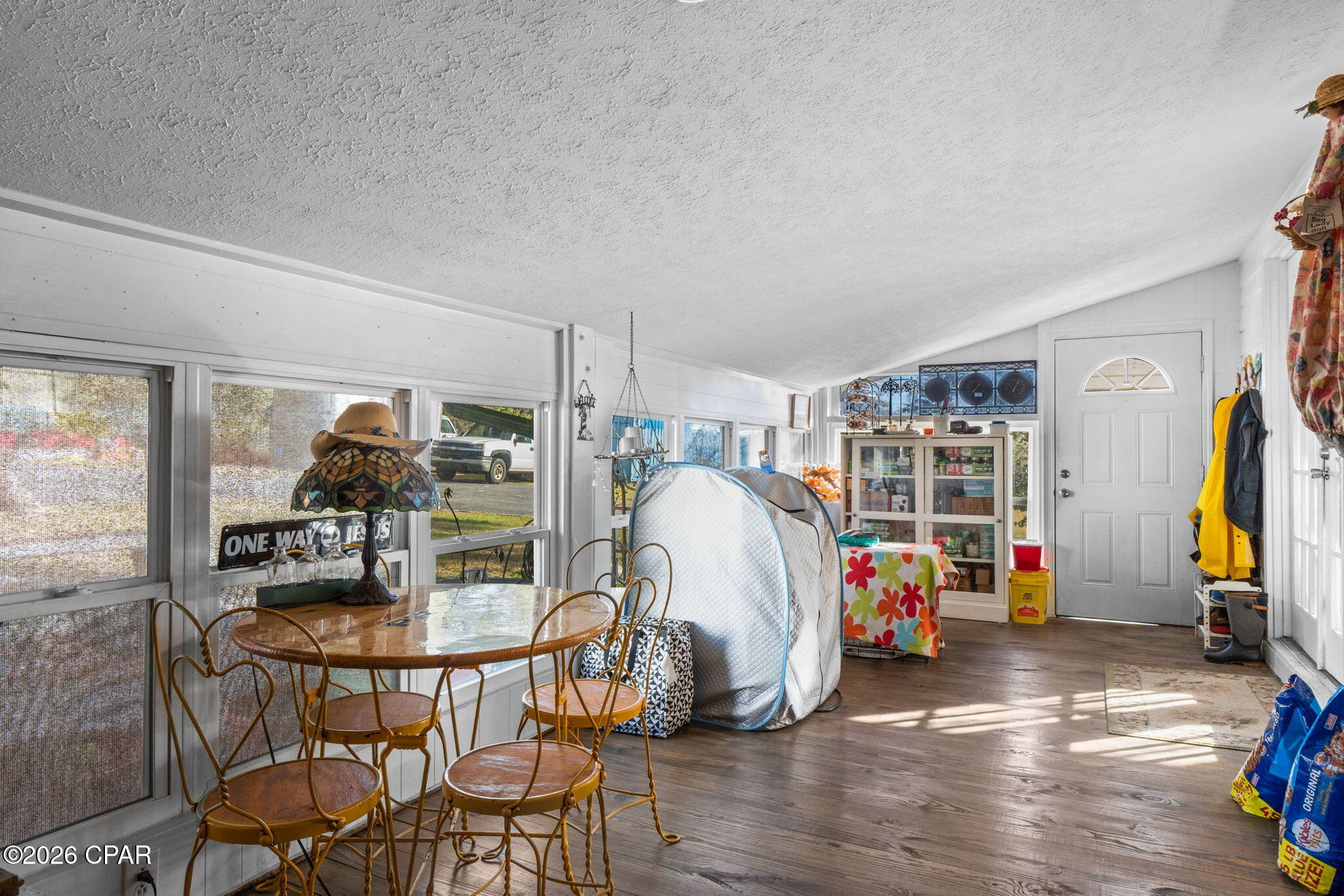 Listing photo id 9 for 2686 Mona Lane