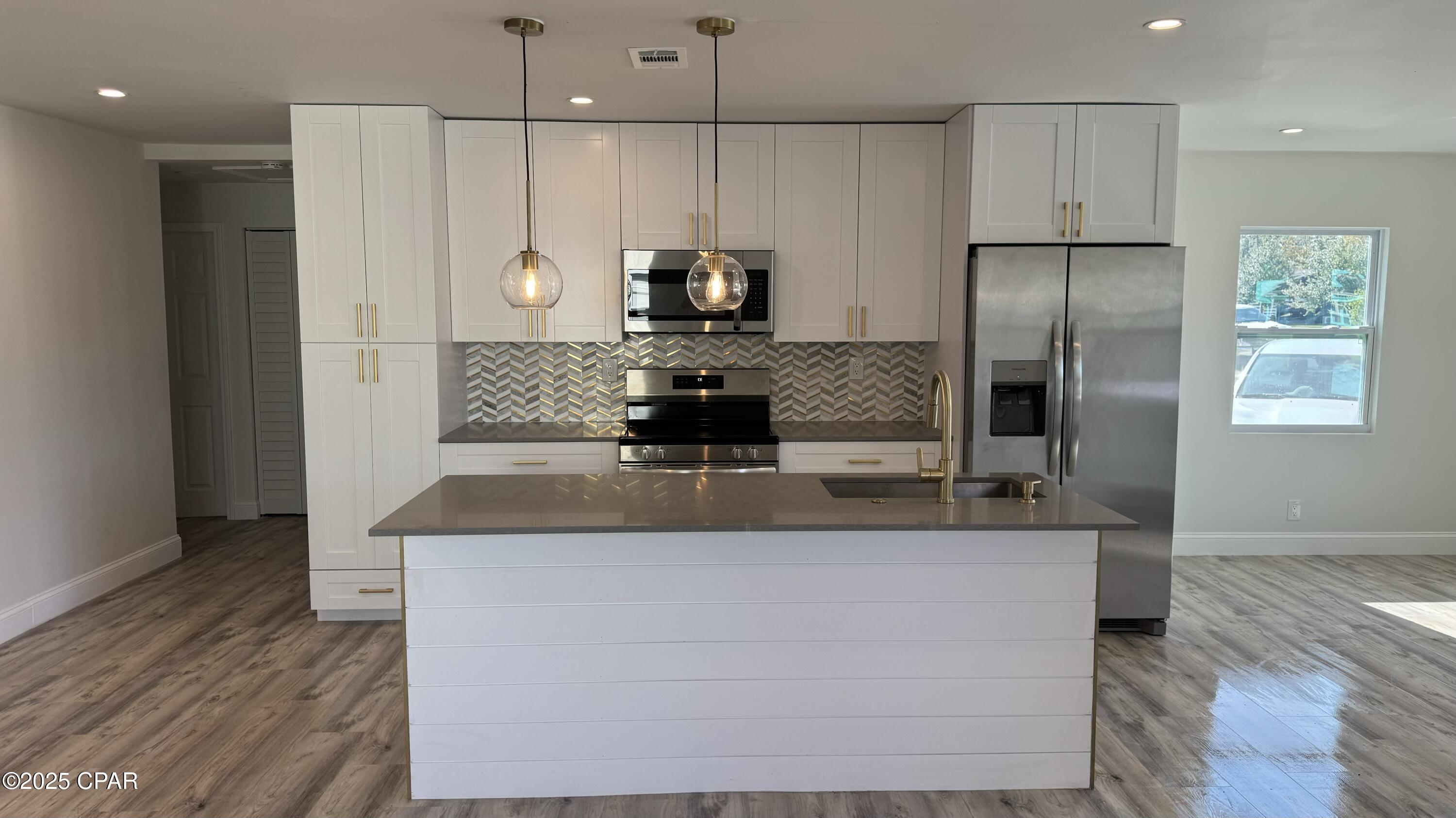 Image 4 For 212 Cove Boulevard