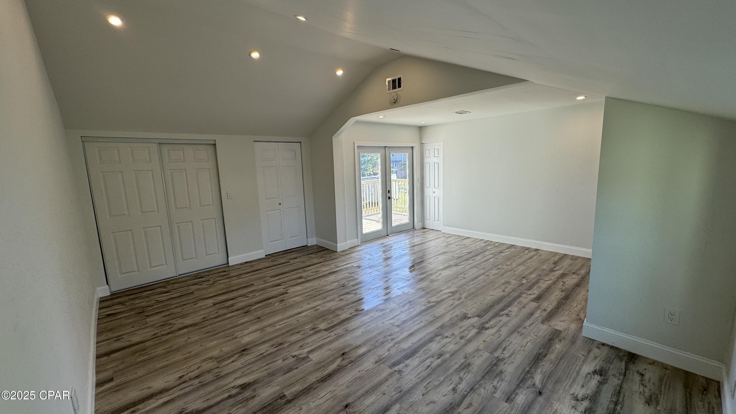 Image 7 For 212 Cove Boulevard