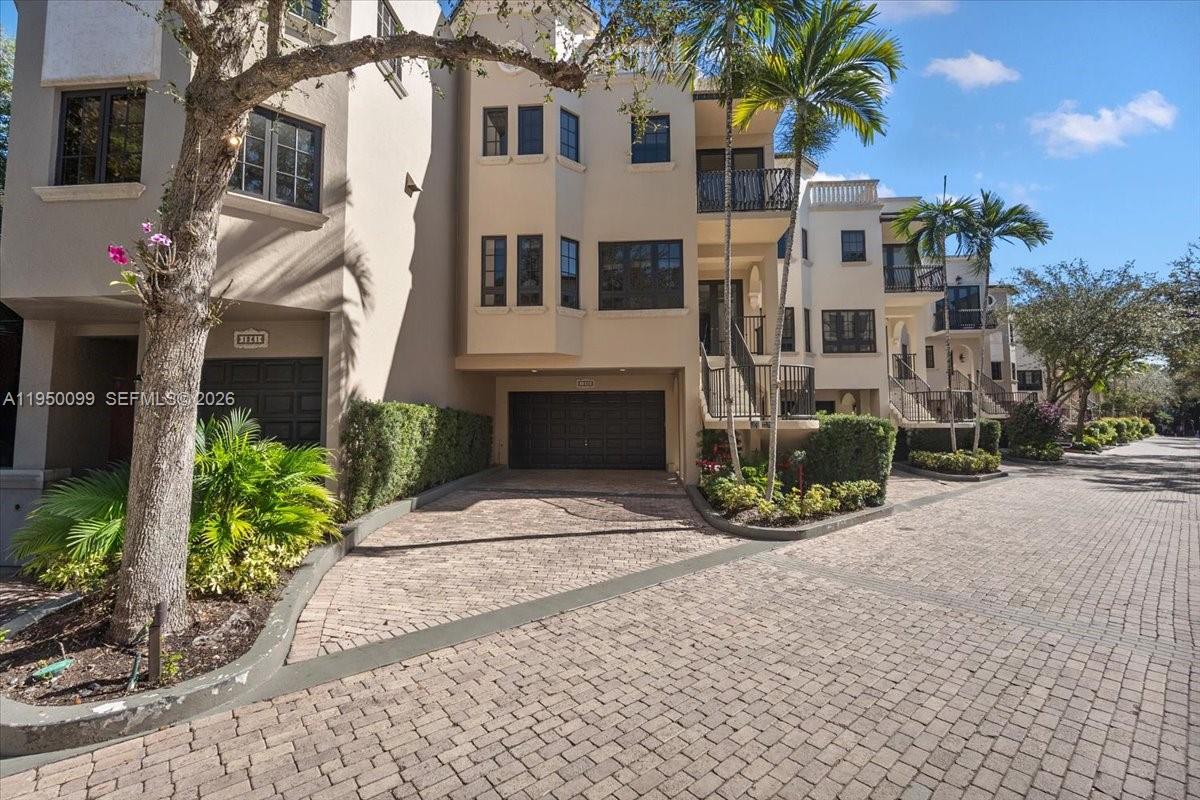 Cloisters On The Bay Cond