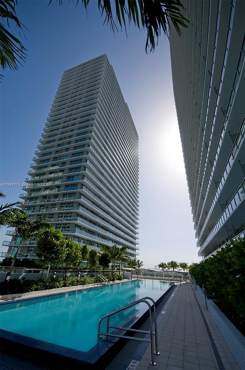 The Axis On Brickell Cond