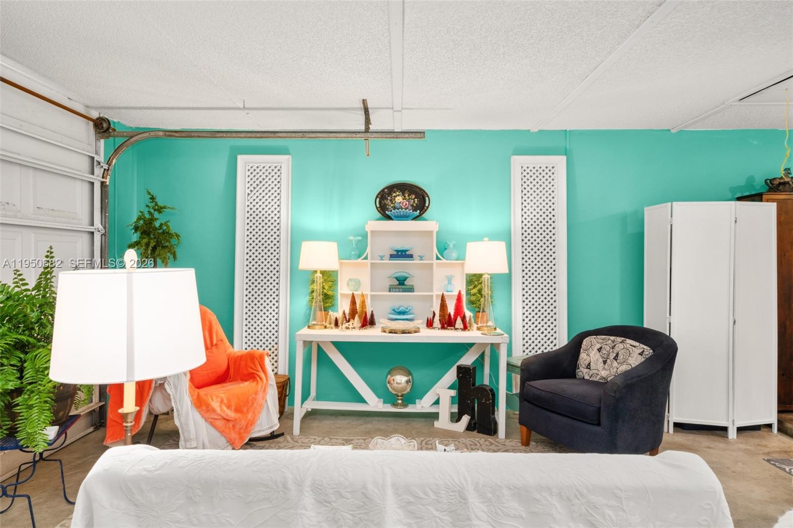 Well-appointed guest bedroom at 319 Grove - Condo in Avon Park