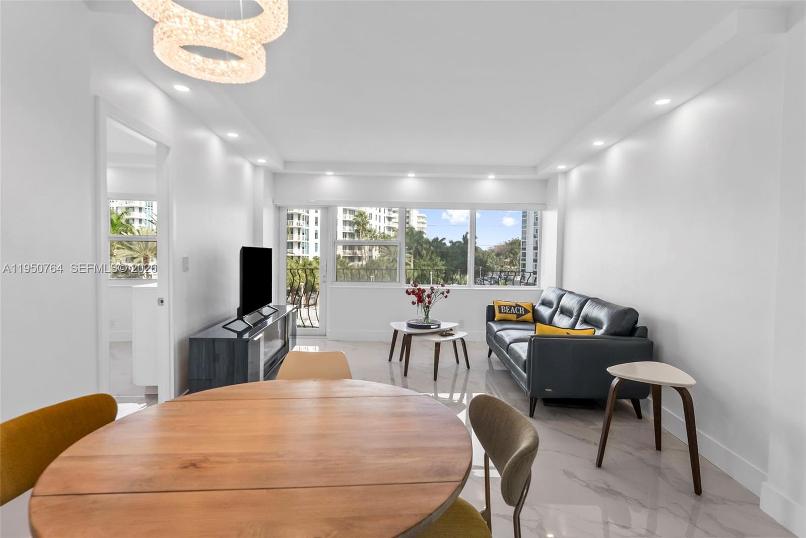 Le Cercle By The Beach Co