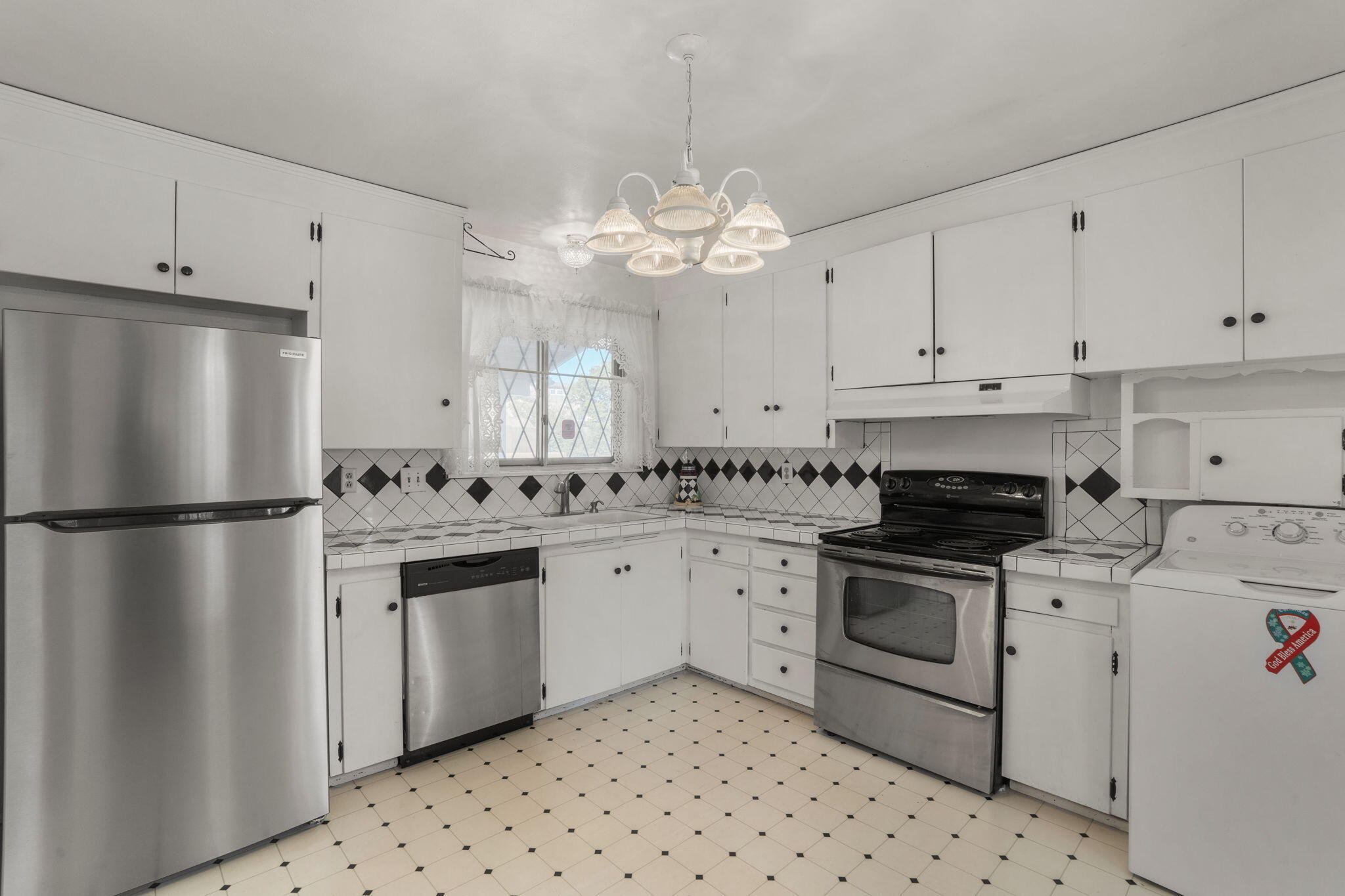 Homes for sale in Santa Fe, NM | 2704 Alamosa Dr, Santa Fe, NM 87505 | MLS# 1097171