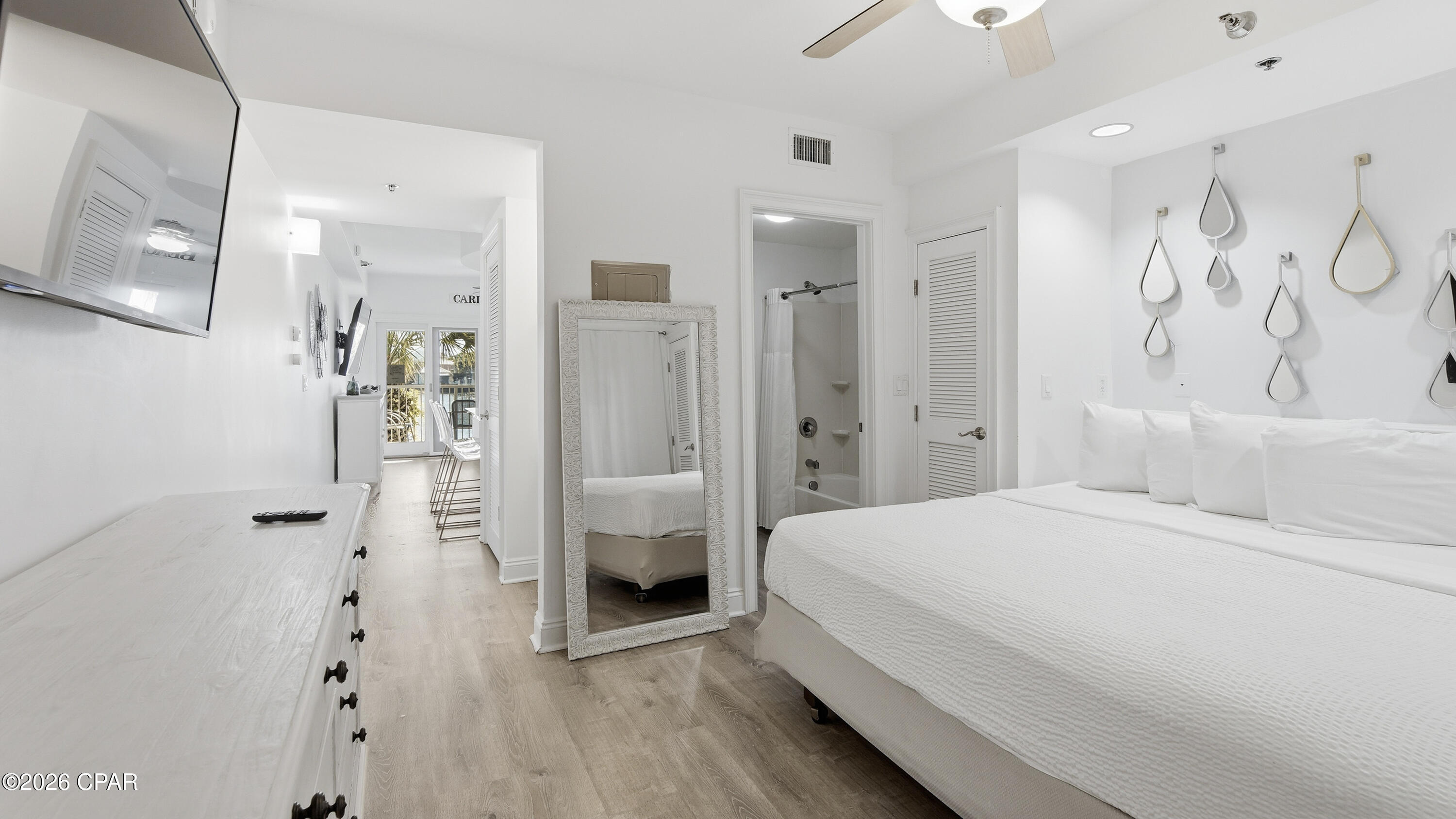 Listing photo id 19 for 114 Carillon Market Street 205