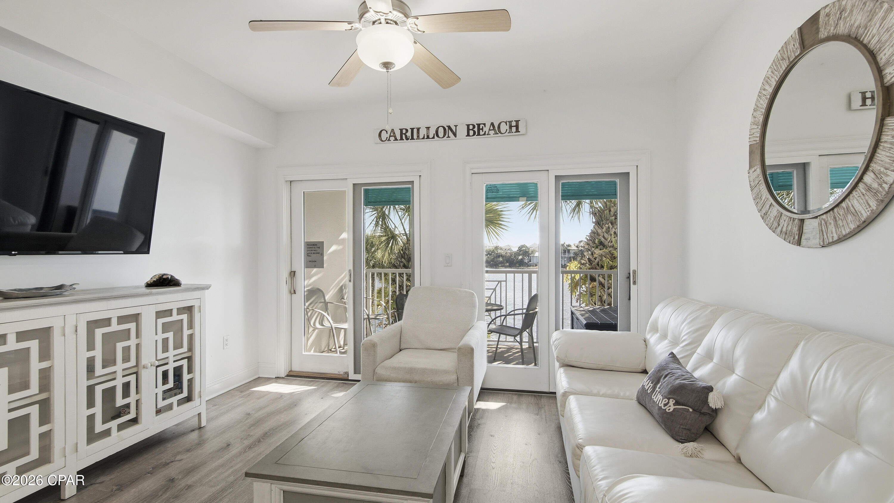 Listing photo id 2 for 114 Carillon Market Street 205