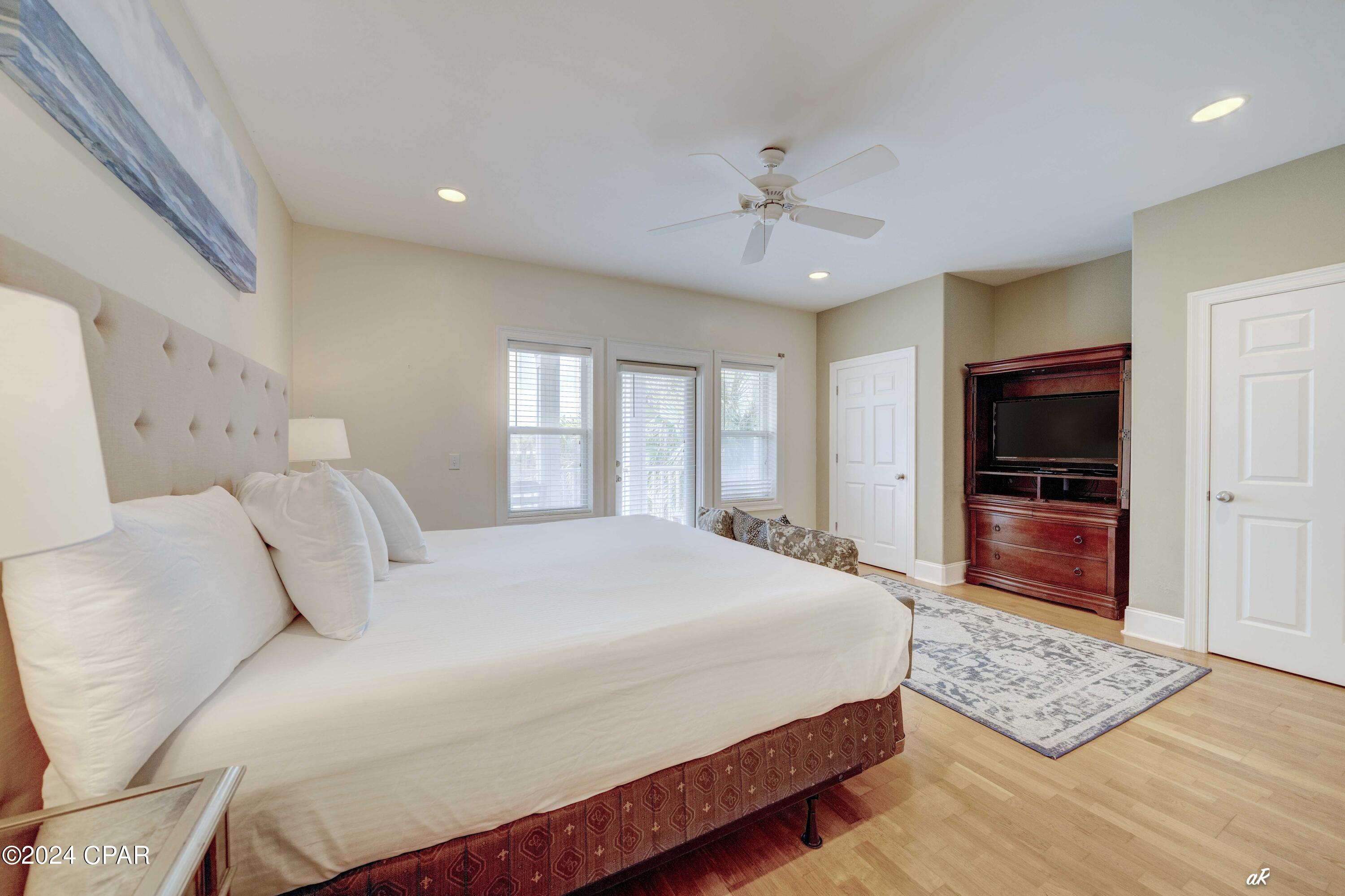 7428 Thomas Drive, Panama City Beach, FL 32408 thumbnail, photo 21 of 38