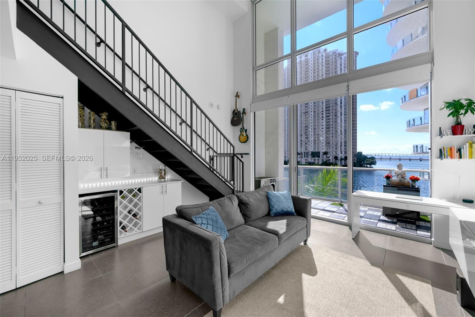 Met 1 Condo