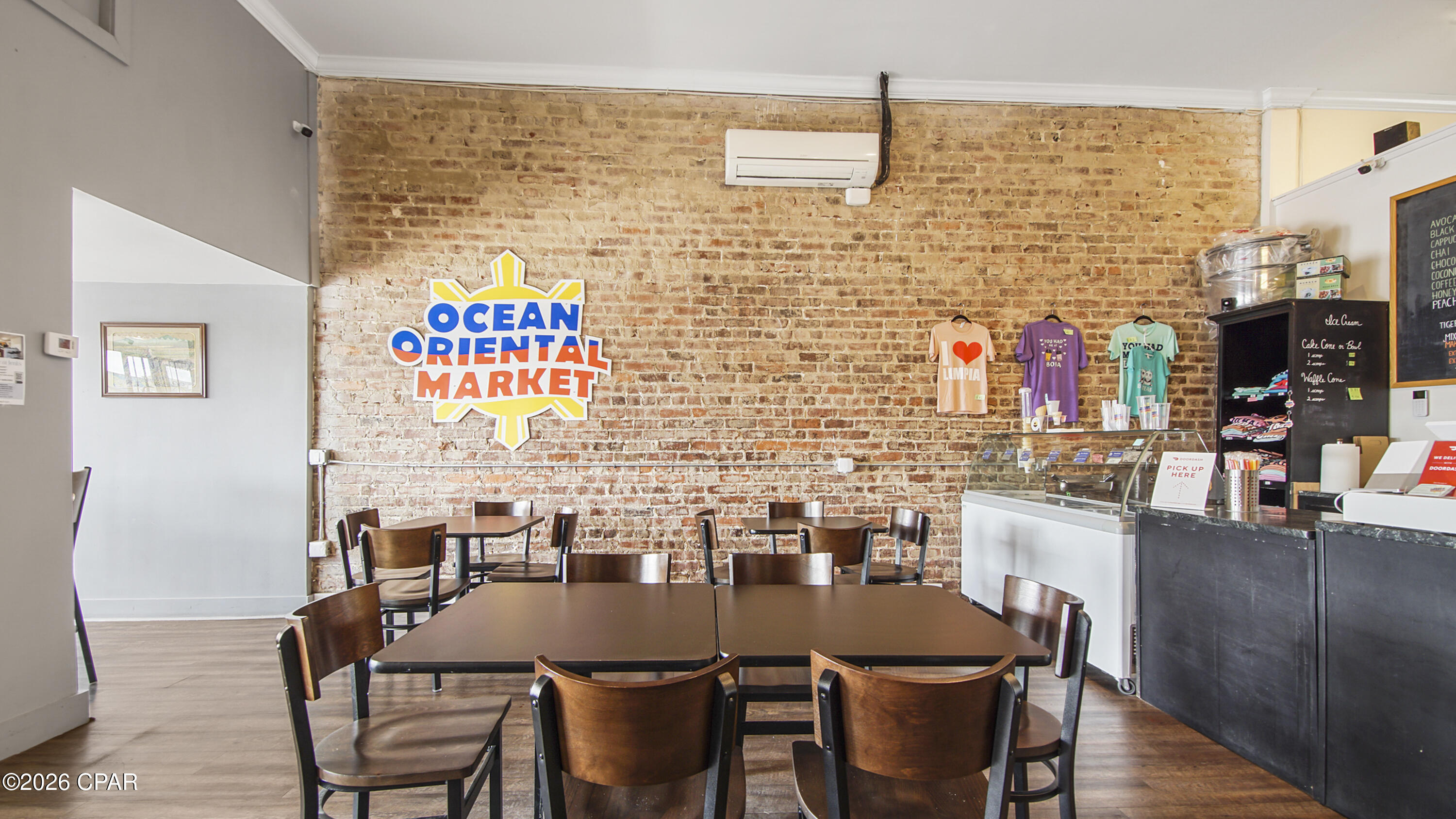 Listing photo id 16 for 571 Harrison Avenue