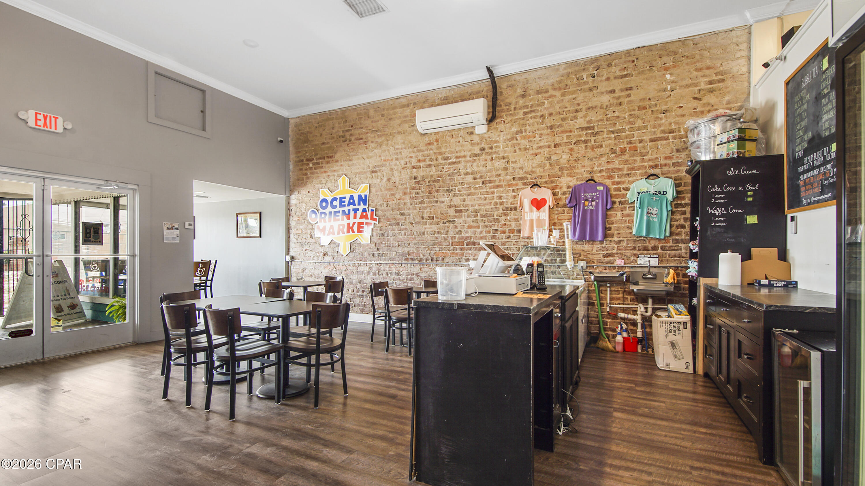 Listing photo id 17 for 571 Harrison Avenue