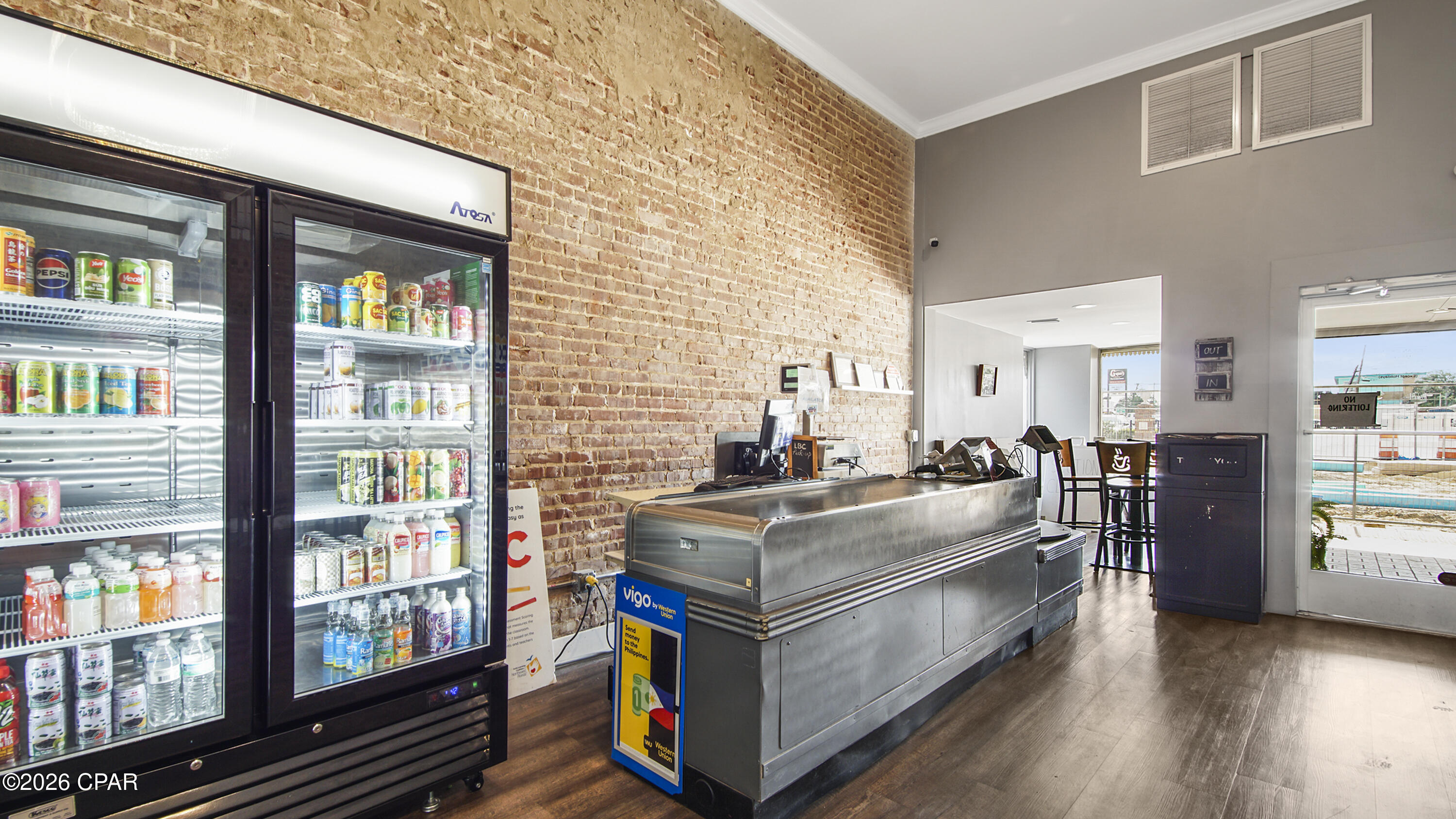 Listing photo id 19 for 571 Harrison Avenue