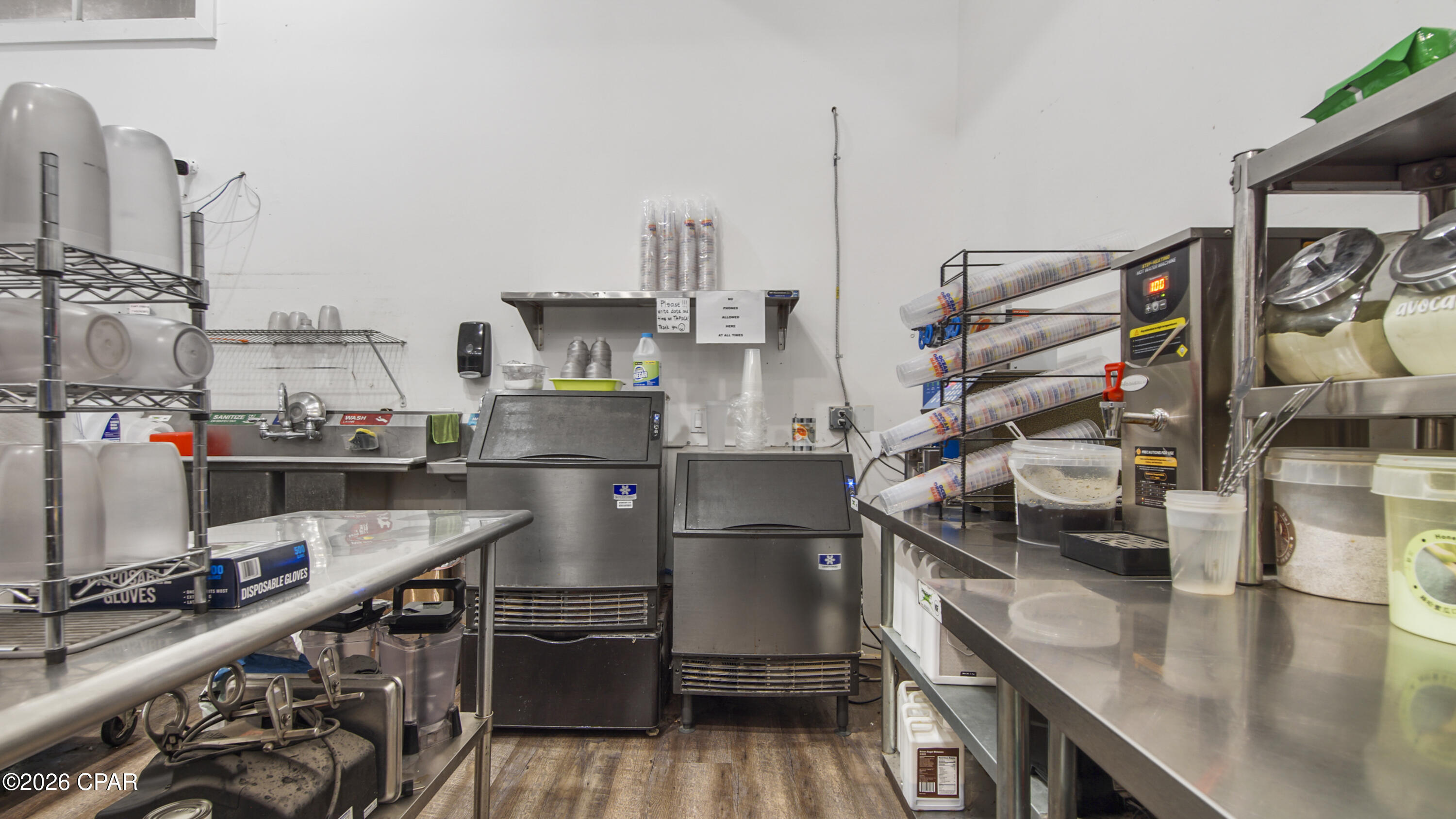 Listing photo id 30 for 571 Harrison Avenue