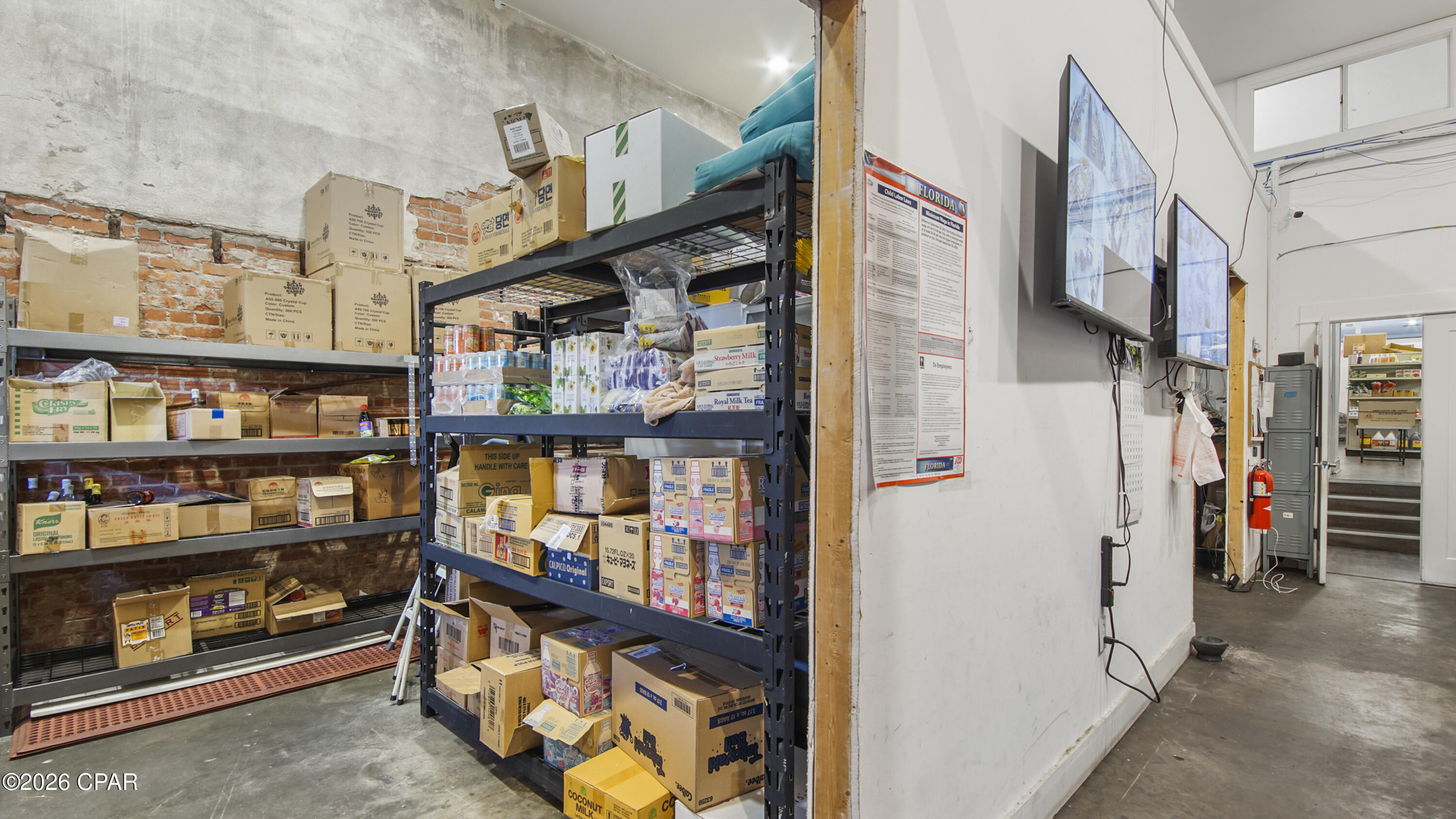 Listing photo id 33 for 571 Harrison Avenue