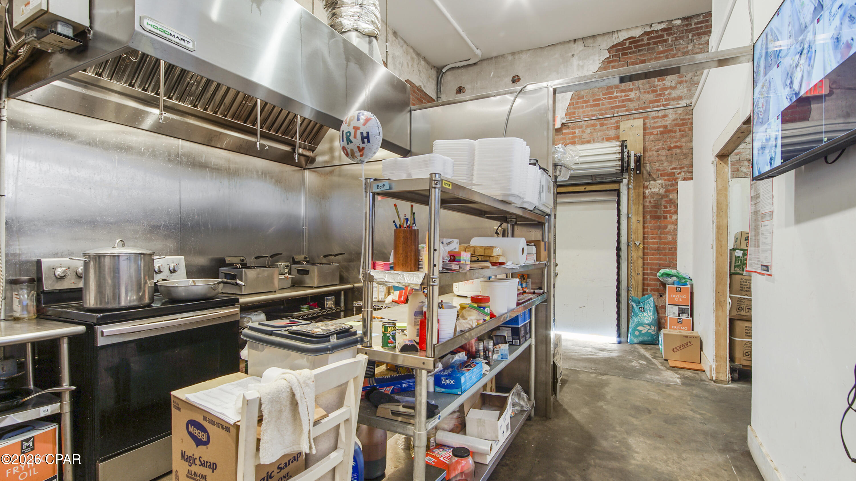 Listing photo id 35 for 571 Harrison Avenue