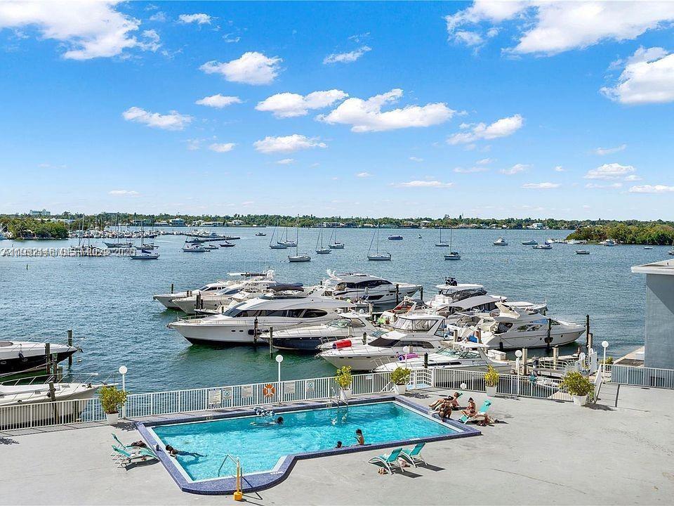 Bayshore Yacht & Tennis C