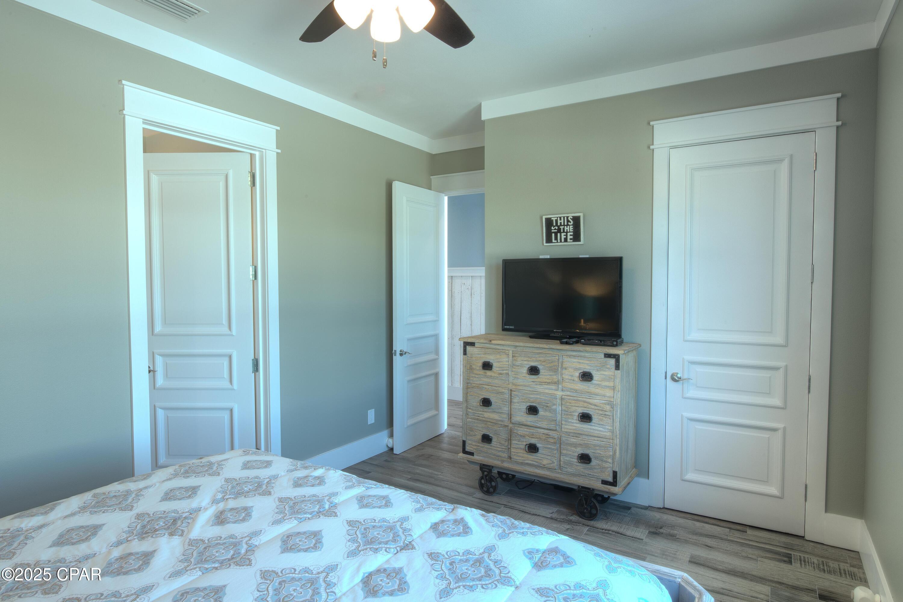 Listing photo id 18 for 5409 Gulf Drive