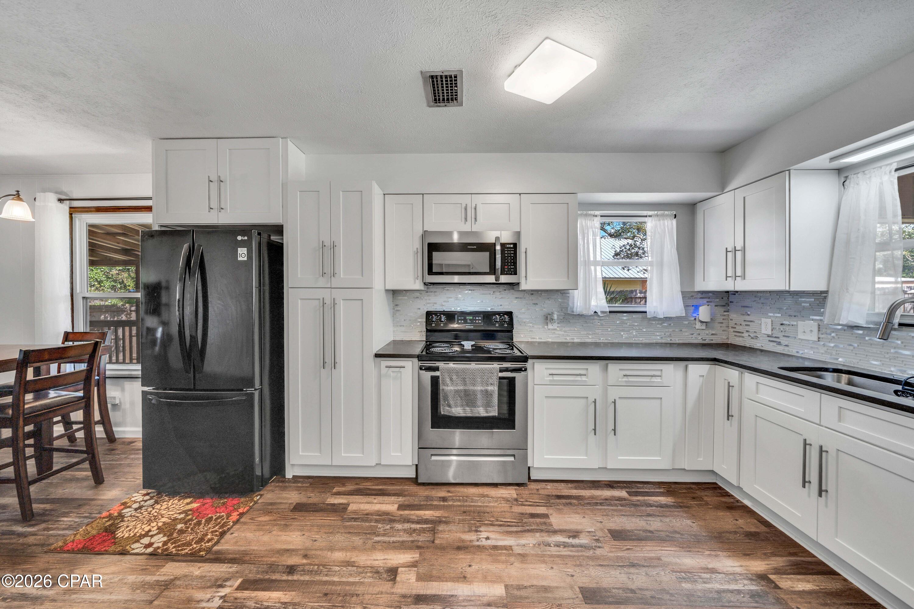 Image 18 For 2115 High Avenue