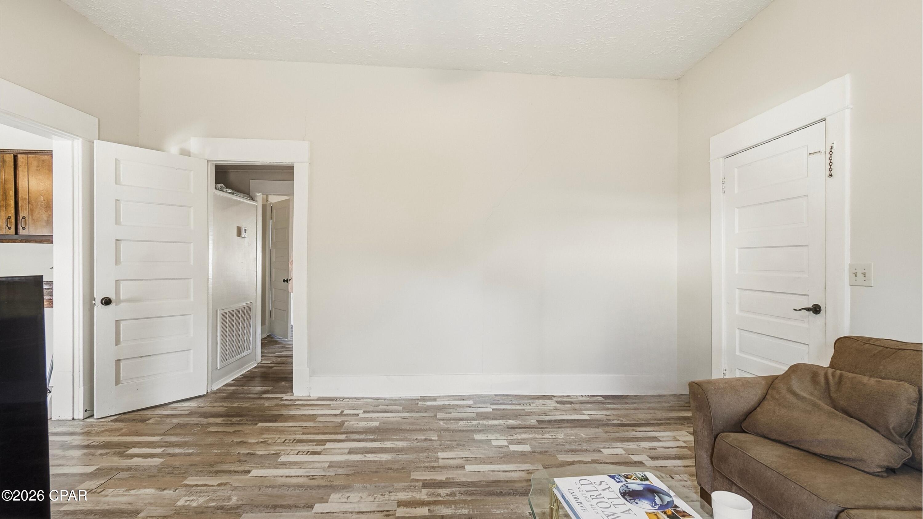 Image 3 For 4404 Broad Street