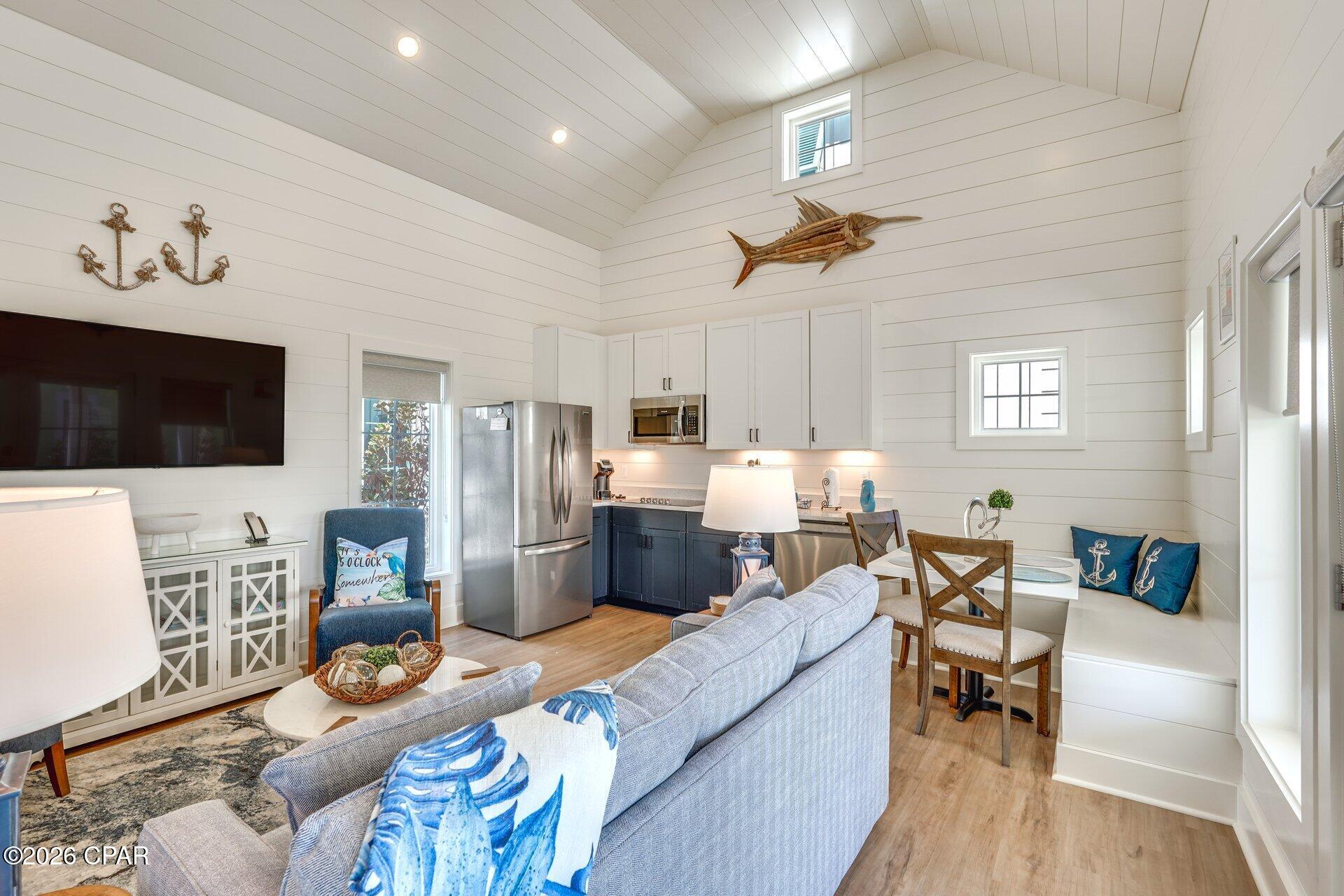 Listing photo id 5 for 140 Paradise Found Circle 32