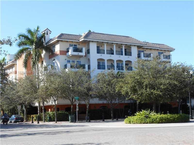 Armitage Place No 3 Condo