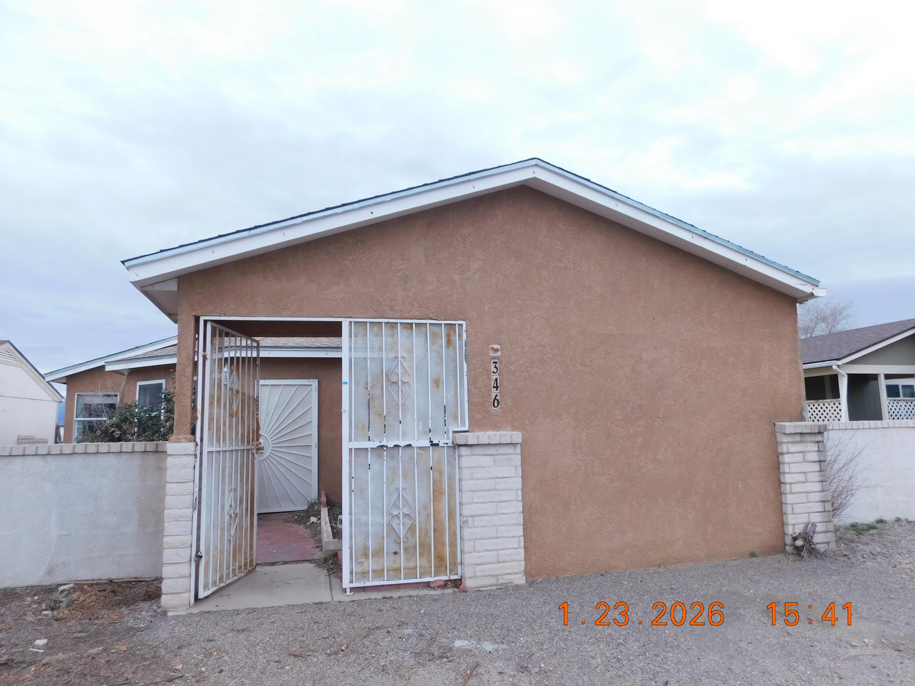 LET'S GET MOVING!!  SUPER HOME in need of a NEW OWNER TODAY!   Good central location, EZ access, SUPER VALUE!  In of someone to make it a HOME!! INVESTORS ..GO NOW!  READY TODAY, EZ!! Go TODAY, Send that OFFER and LET'S GET MOVING!!