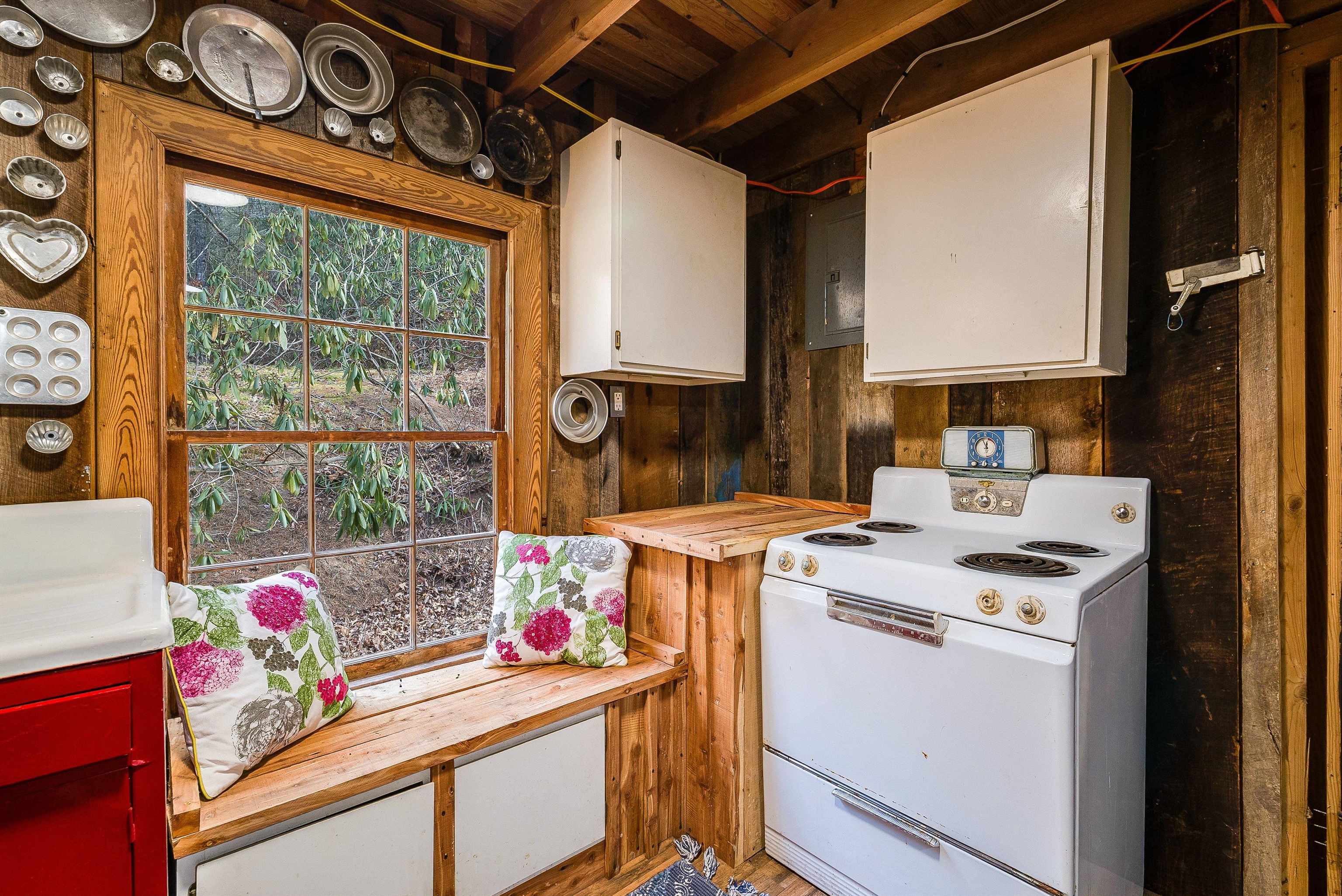 595 Deerfield Valley Rd