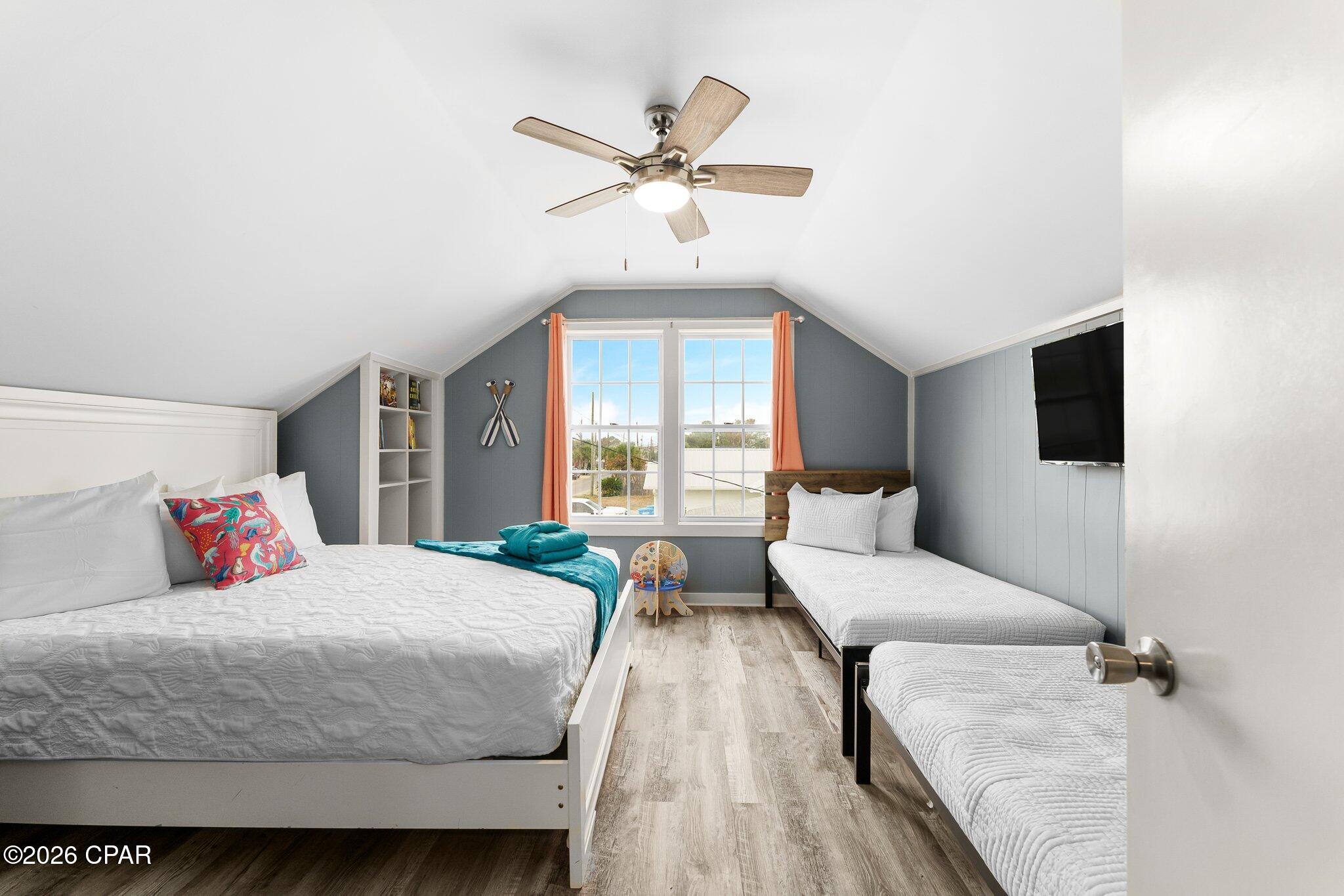 Image 33 For 5722 Pinetree Avenue