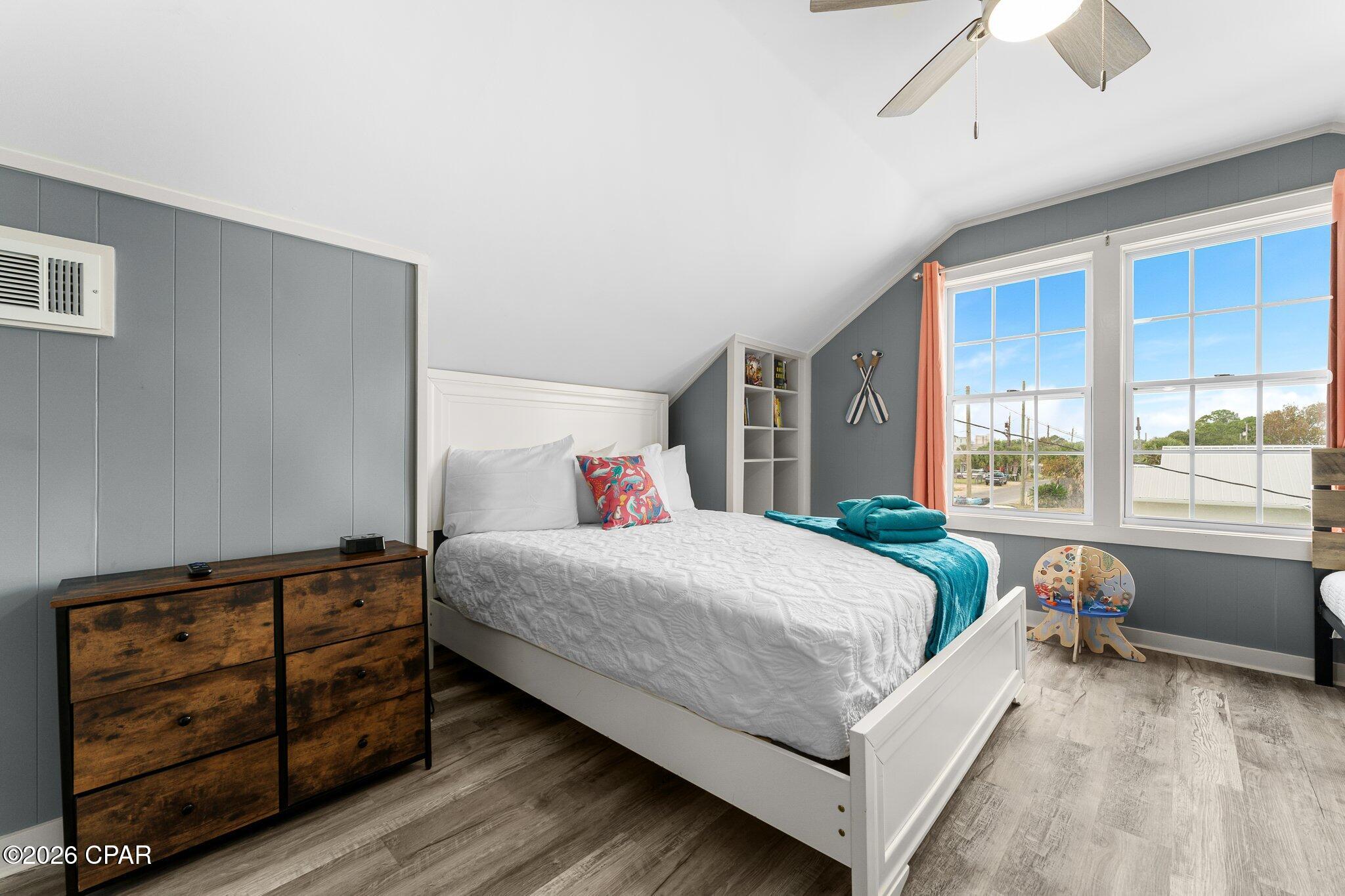 Image 34 For 5722 Pinetree Avenue