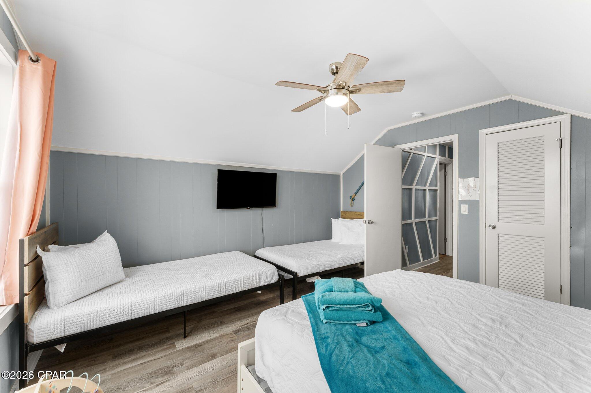 Image 35 For 5722 Pinetree Avenue