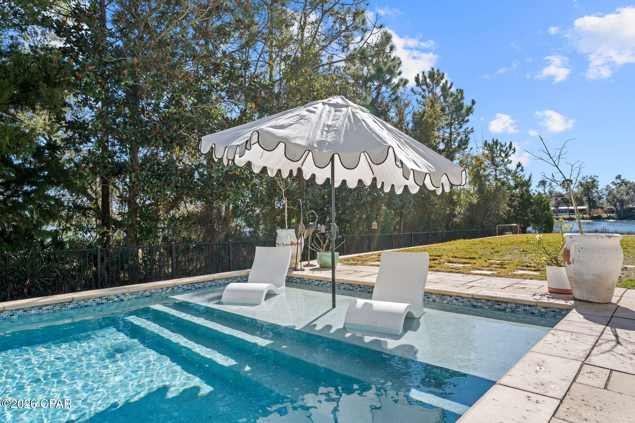 Listing photo id 2 for 1324 10th Street