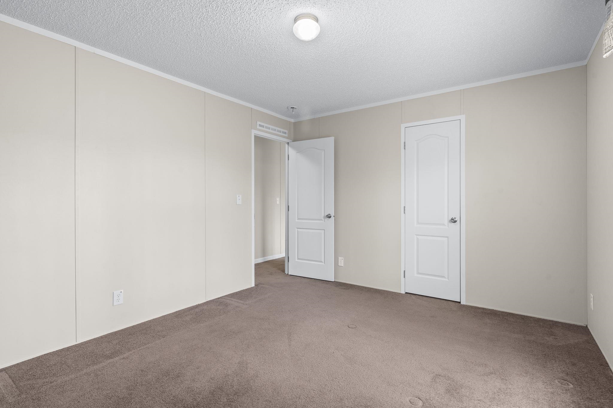 2602325 | Photo 26