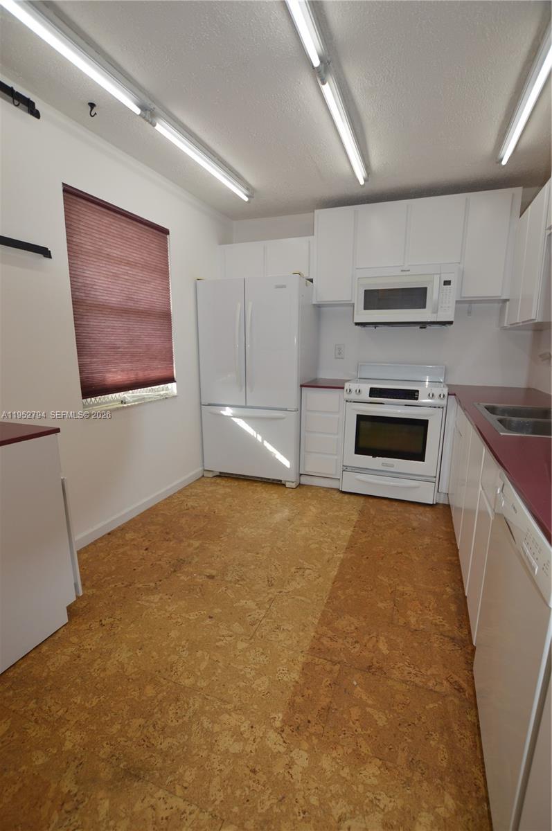 Meadowbrook Lakes Condo