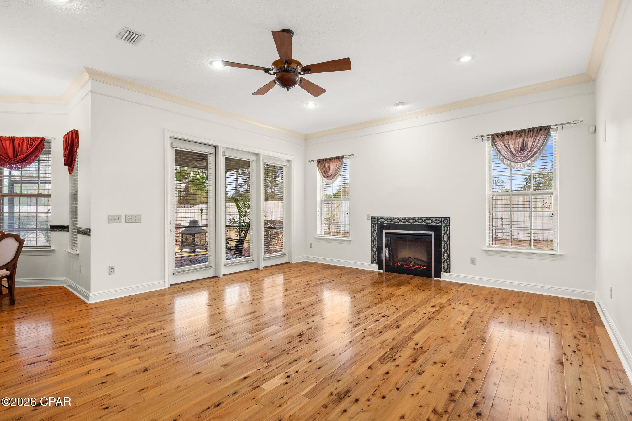 Listing photo id 34 for 140 Cottonwood Circle