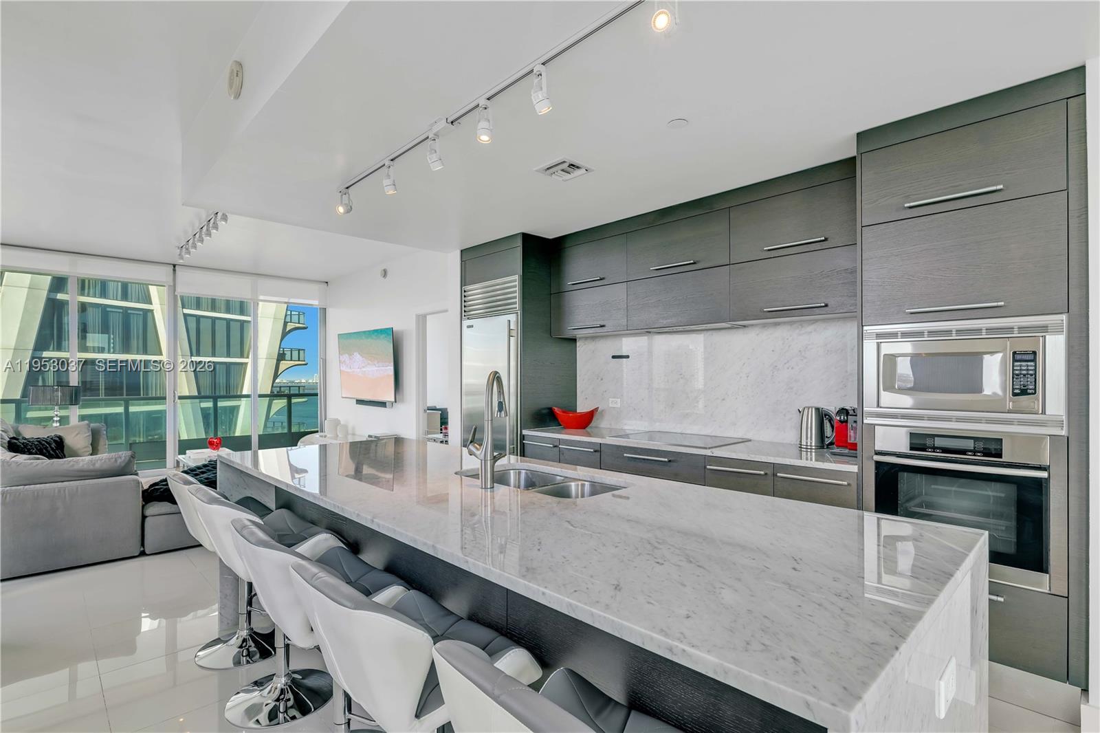 900 Biscayne Bay Condo