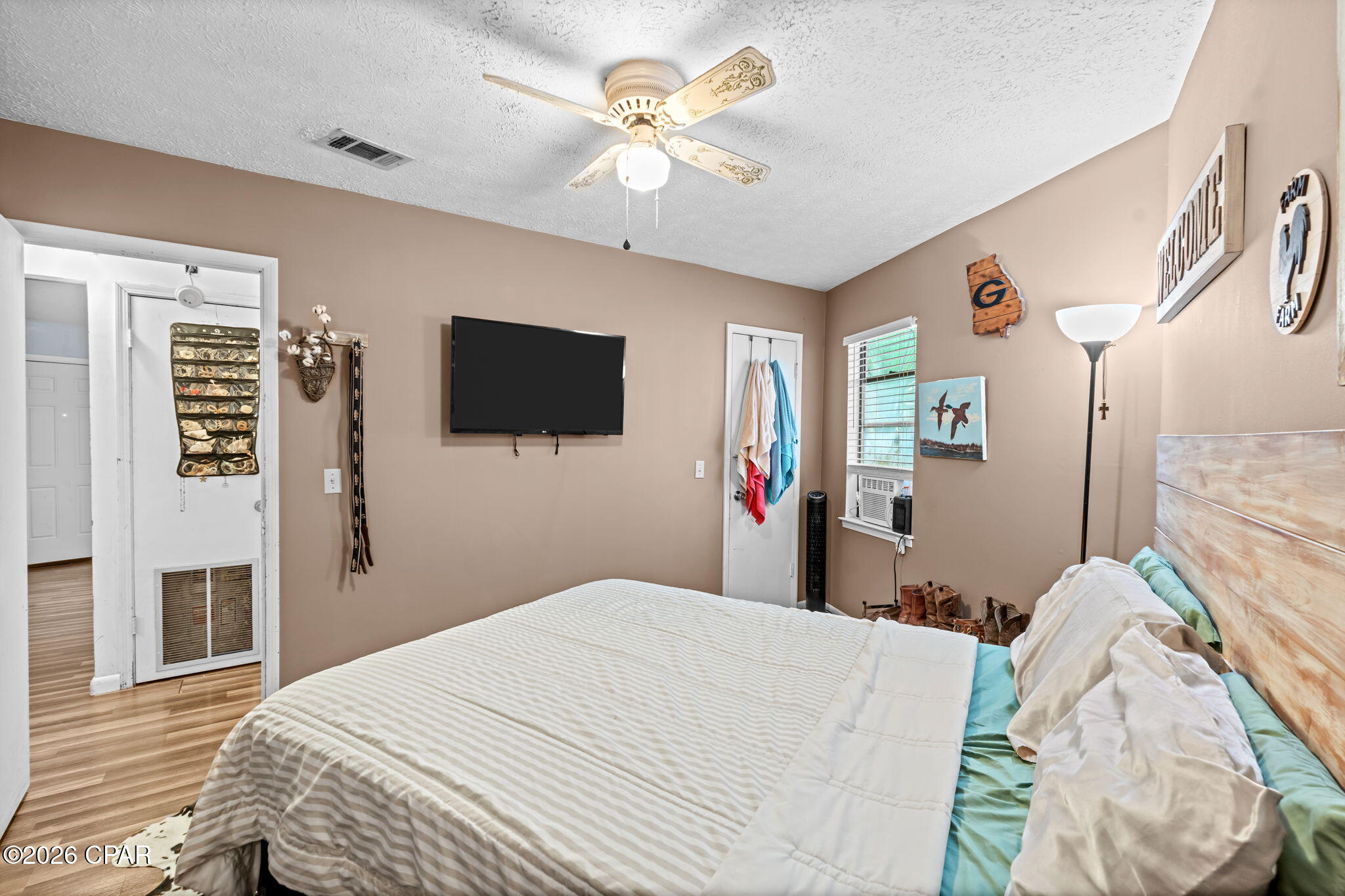 Listing photo id 21 for 13801 Bay Avenue