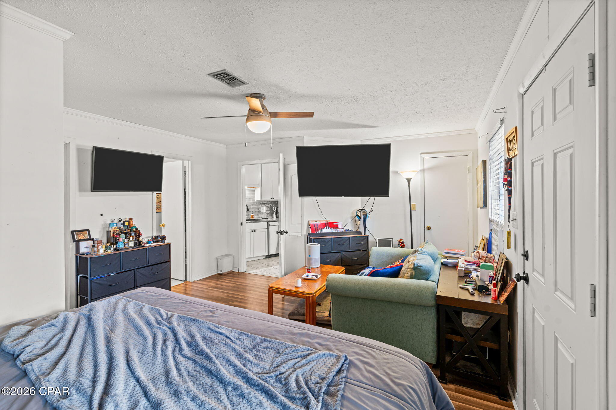 Listing photo id 23 for 13801 Bay Avenue