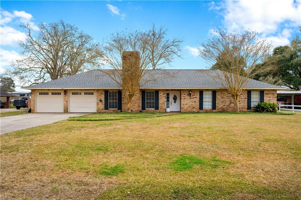 Photo of 467 DEBELLEVUE Drive, Marksville, LA 71351