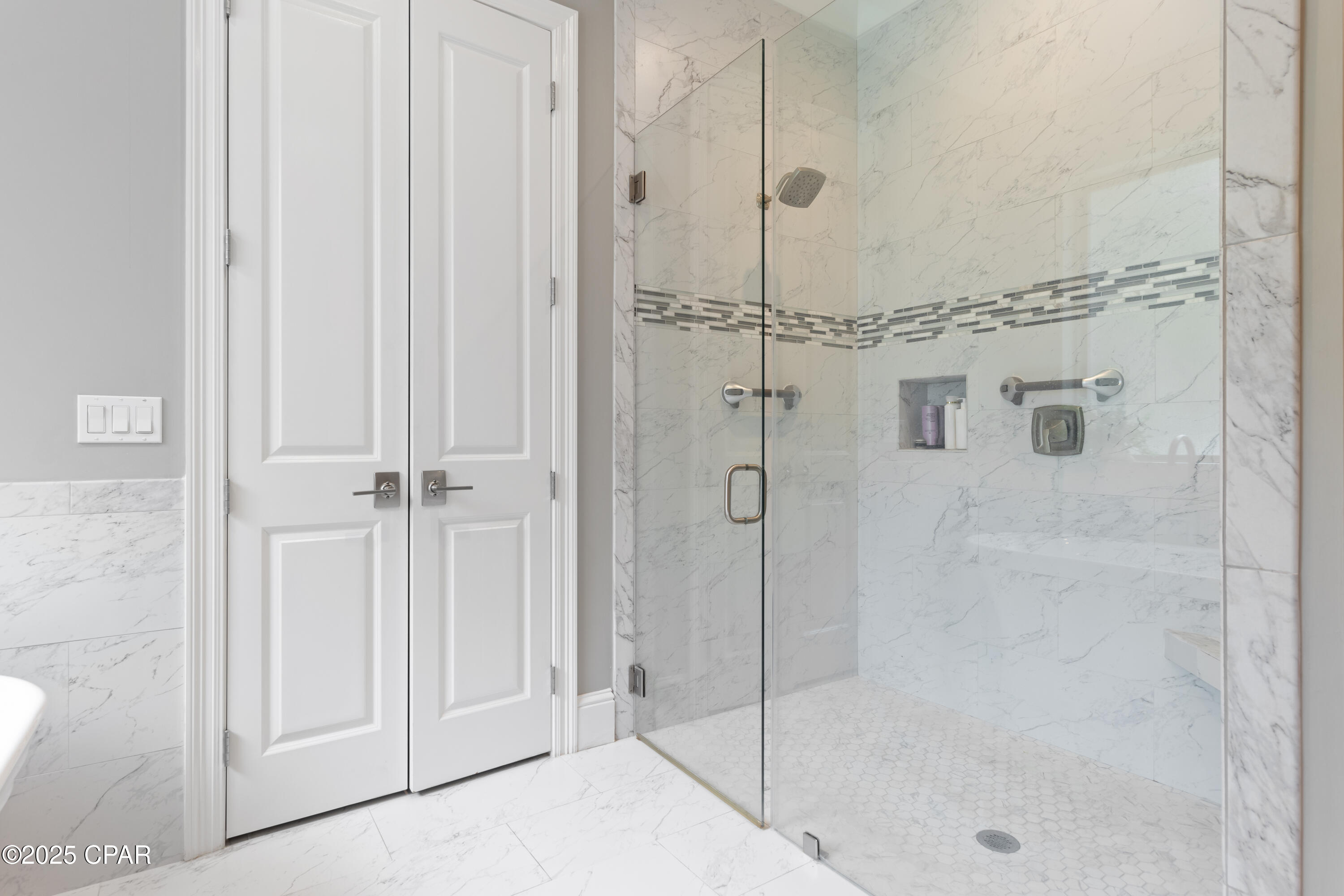 Image 21 For 435 Bay Shore Drive