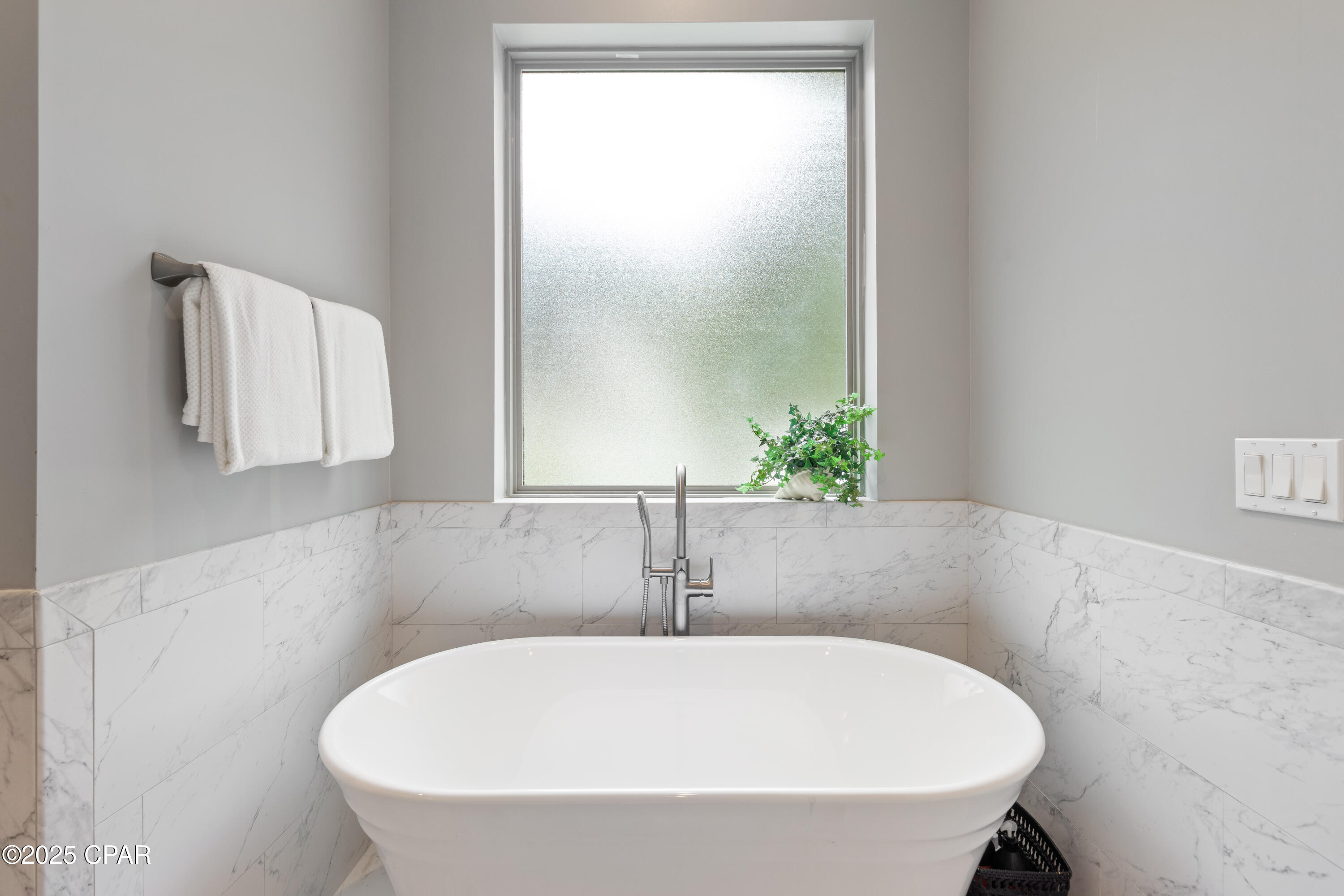 Image 24 For 435 Bay Shore Drive