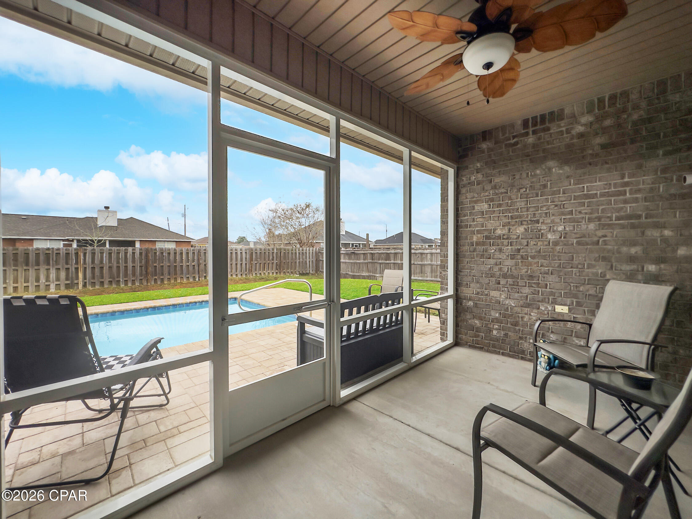 Listing photo id 2 for 5005 Maggie Lane