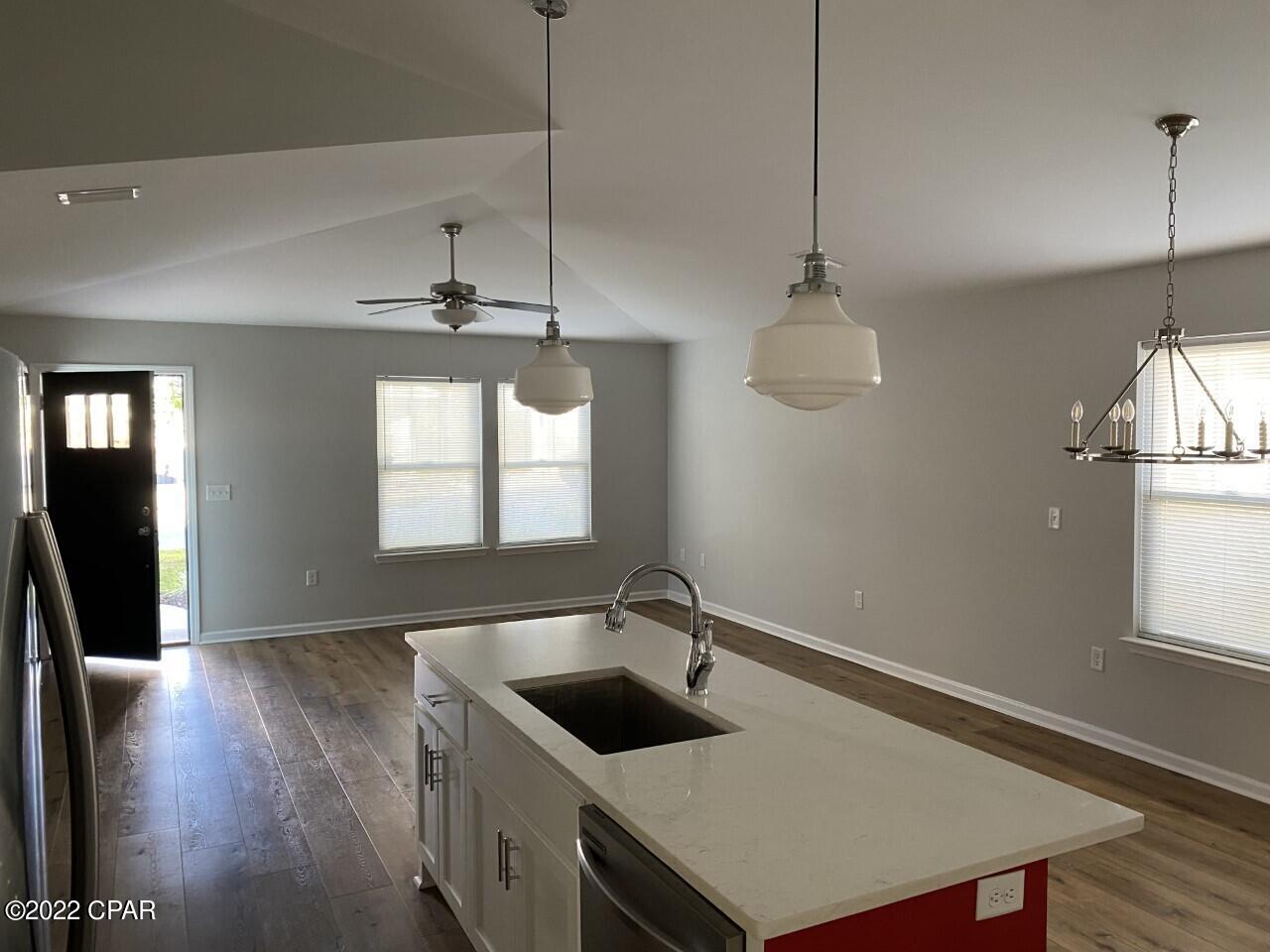 Image 3 For 401 Raven Lane