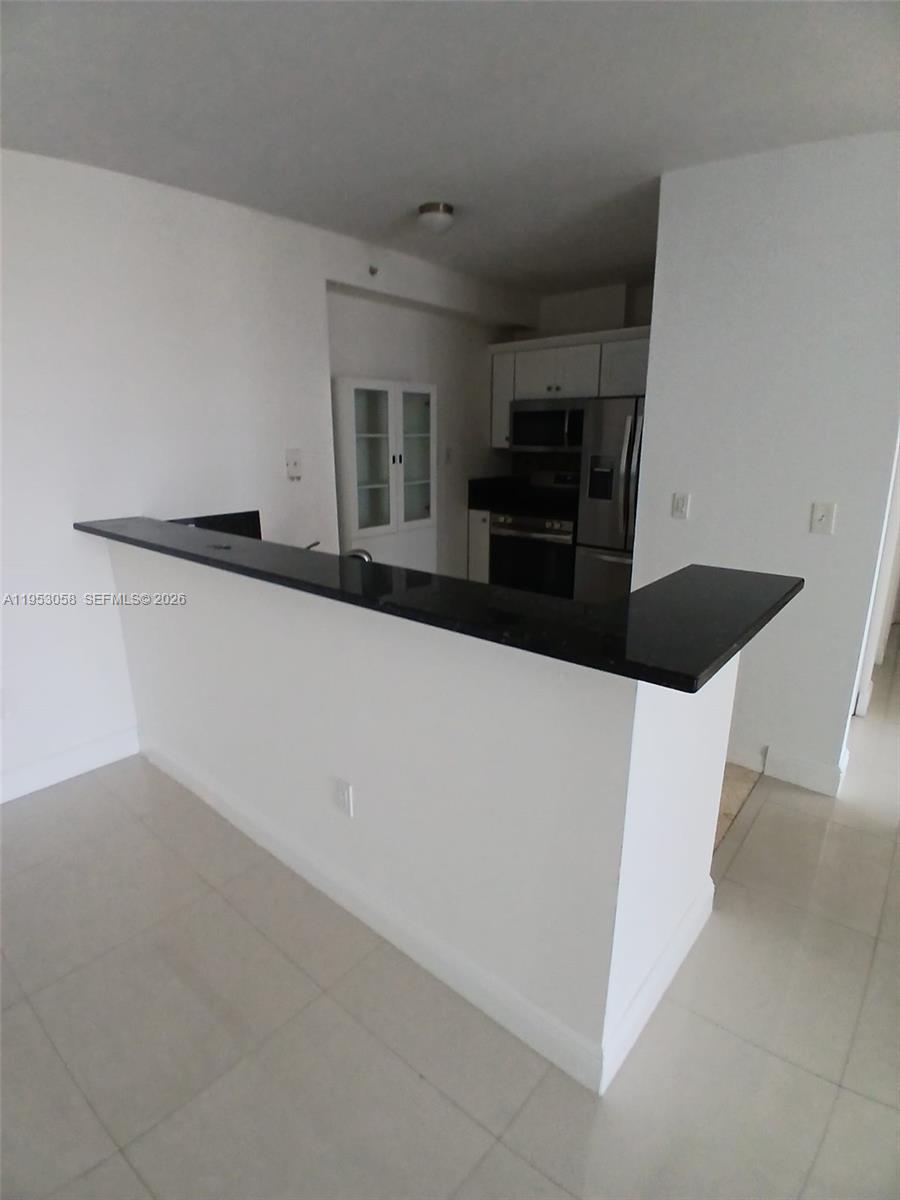 425 NE 30th St Apt 203