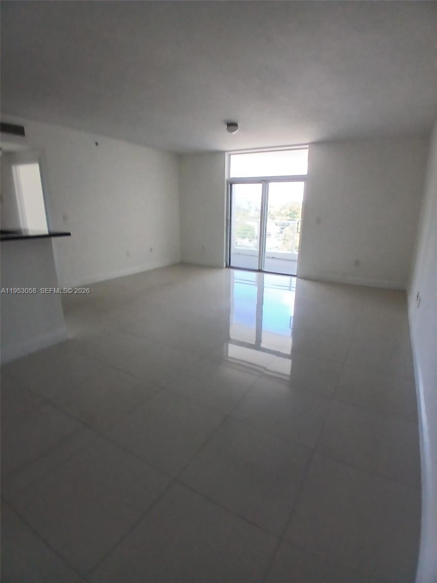 425 NE 30th St Apt 203