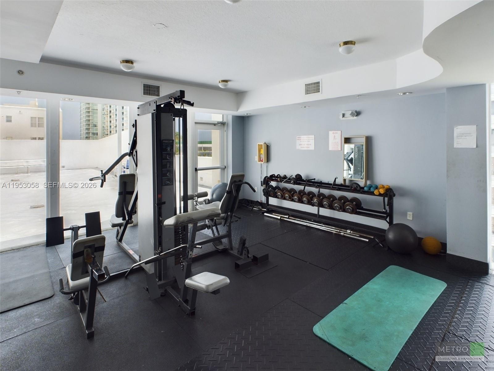425 NE 30th St Apt 203