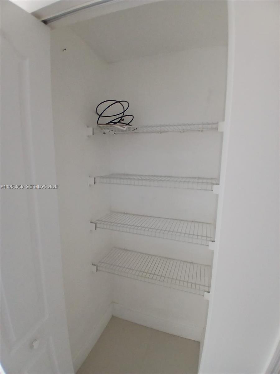 425 NE 30th St Apt 203