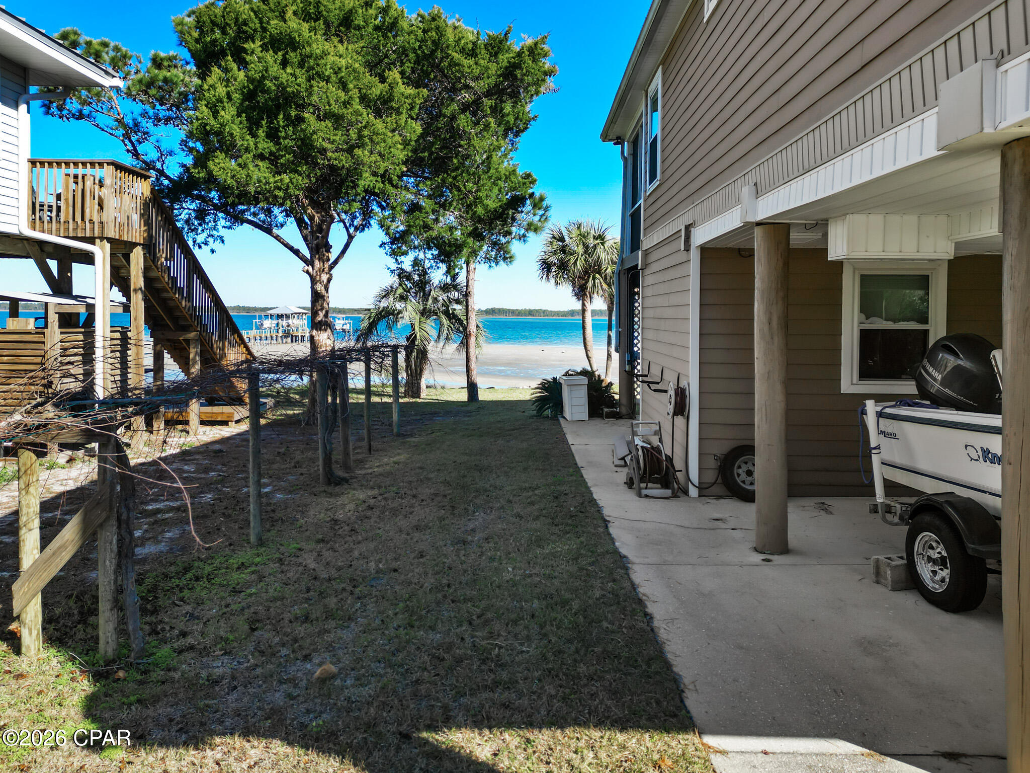 Listing photo id 13 for 1484 Alligator Drive