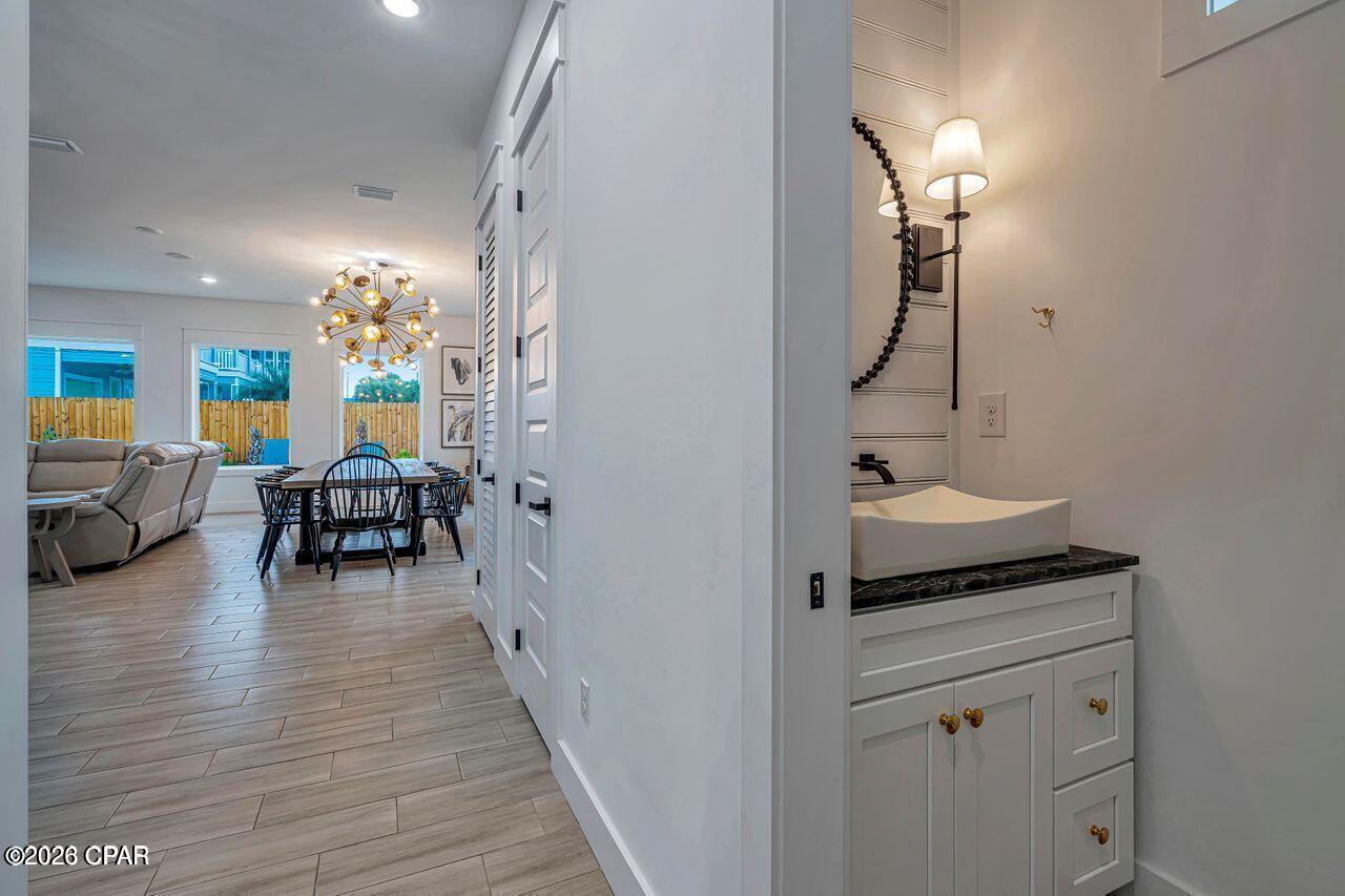 Image 2 For 20300 First Avenue