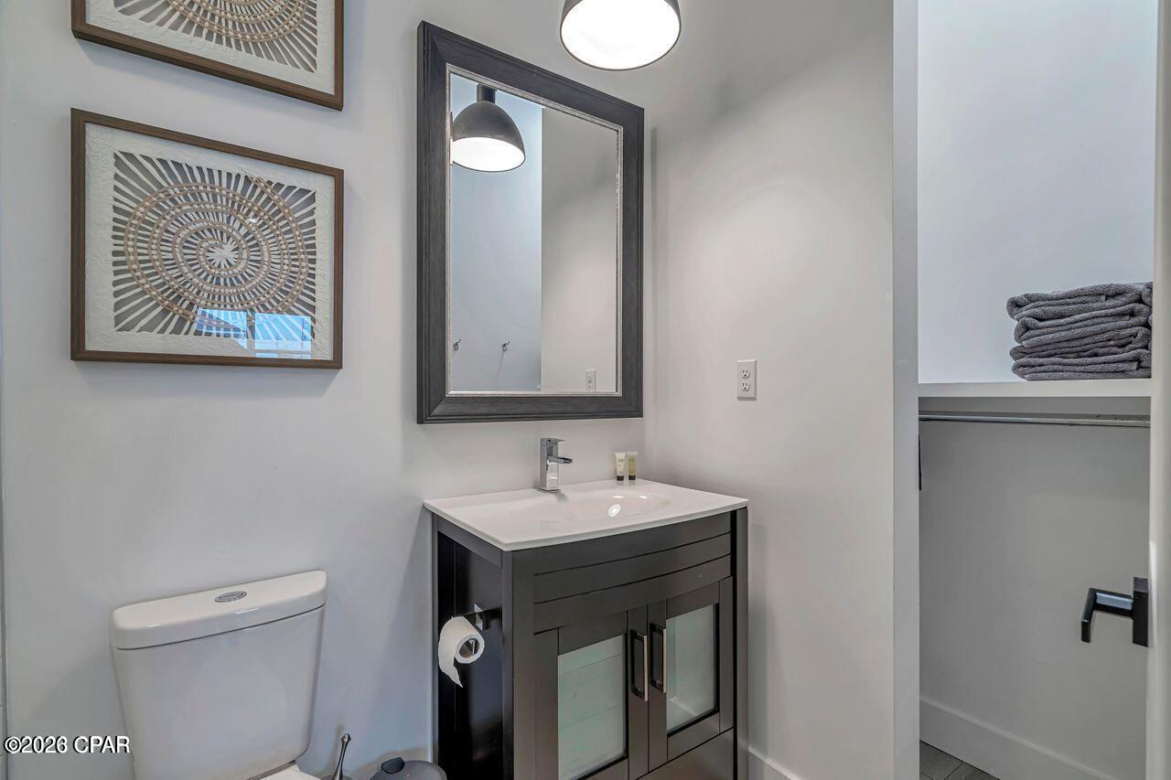 Image 5 For 20300 First Avenue